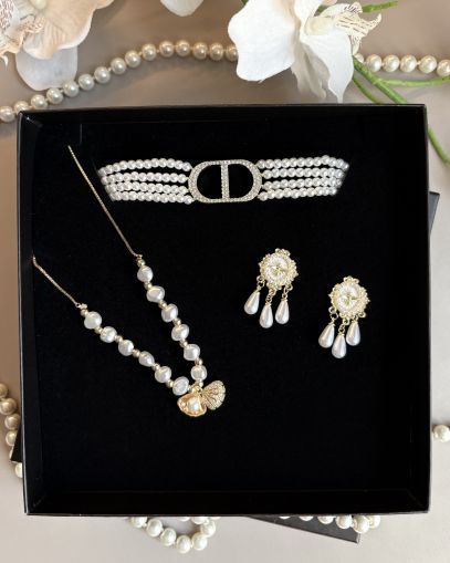 Set bijuterii elegante cu perle și cristale zirconiu – brățară, cercei și choker 