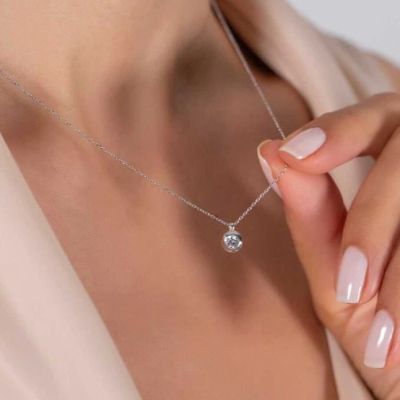 Colier solitar cu diamante de 0,22 carate