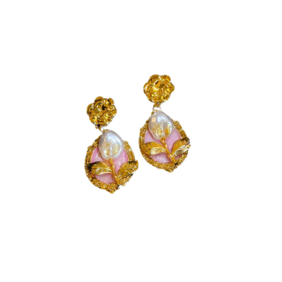 Cercei statement cu floare aurie