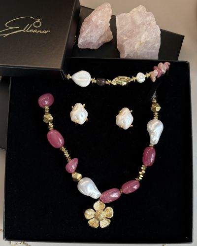 Set Bijuterii cu Pietre Roz și Perle Baroque – Colier, Brățară și Cercei 