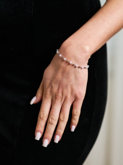 Brățară cu perle mini argintii