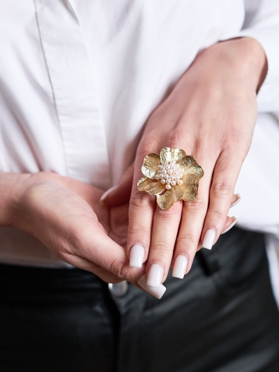 Inel cu floare brodată si perle 