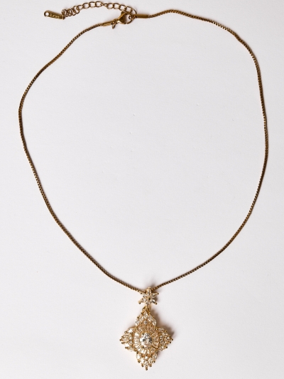 Lanț cu cruce brodată zirconii